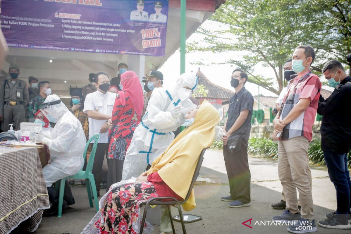 Pemkab Jember lakukan tes antigen terhadap warga 10 desa/kelurahan