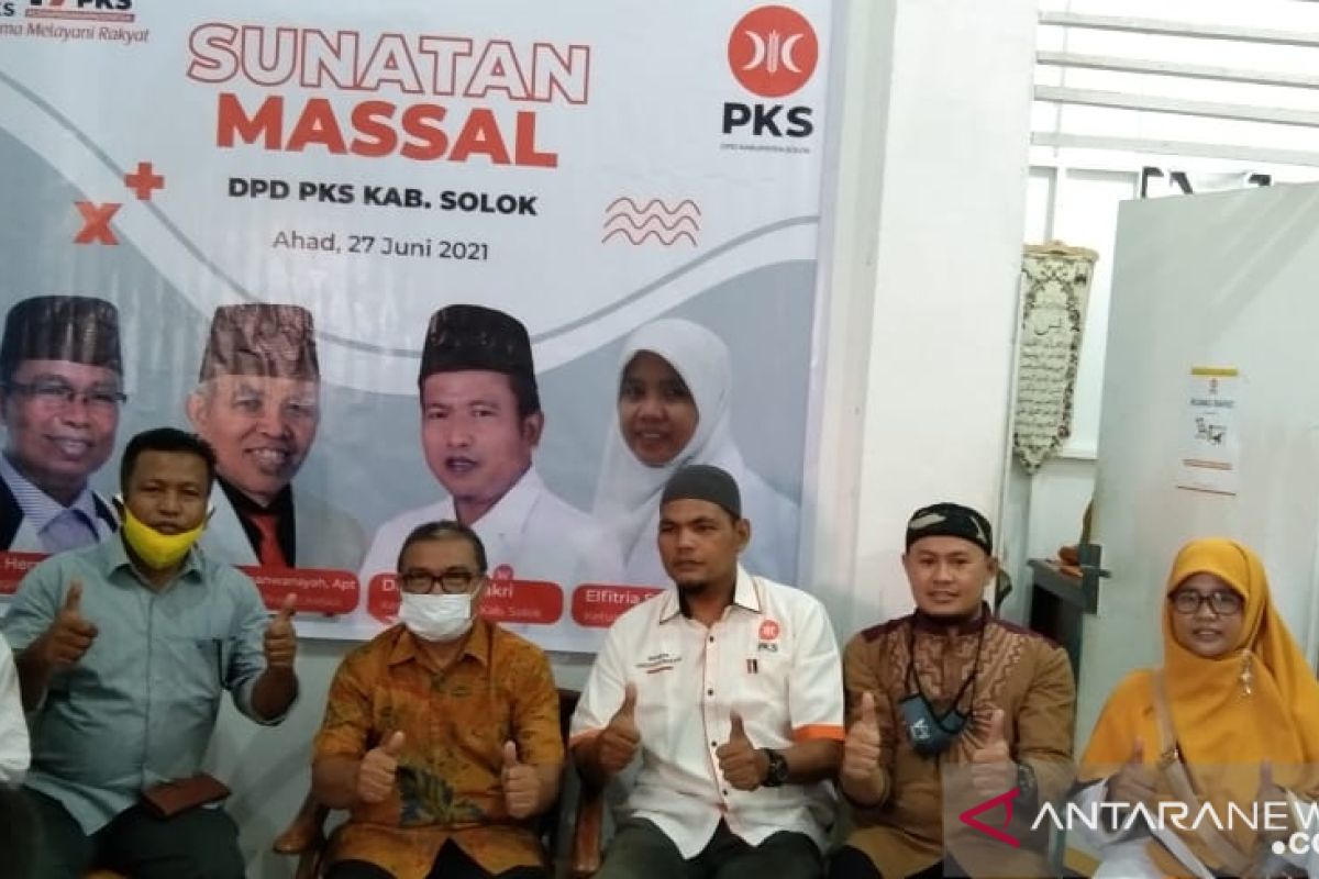 DPD PKS Kabupaten Solok adakan khitanan massal