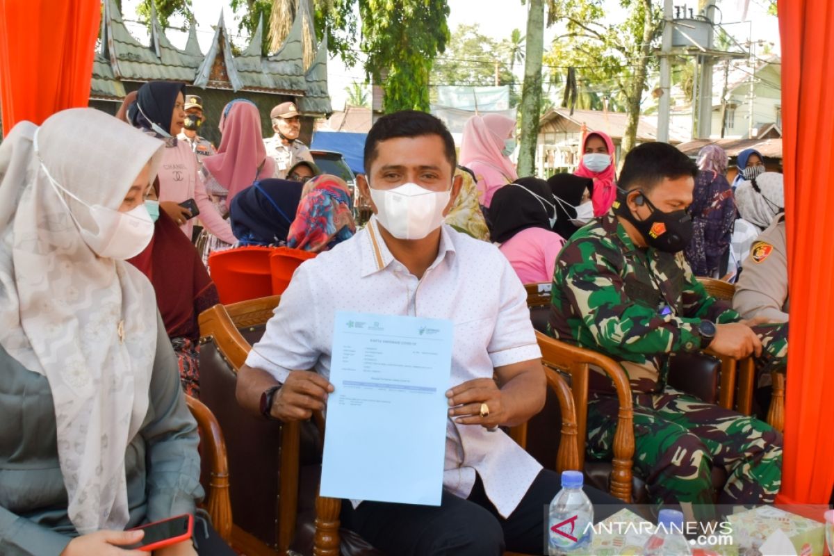 Pemkab-Polres Solok lakukan vaksinasi massal COVID-19 ke 1.300 warga