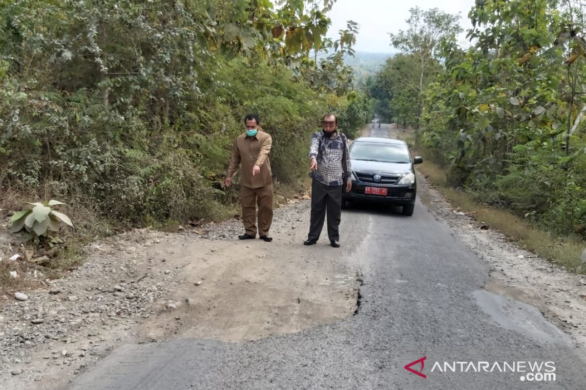 Pemkab Kulon Progo diminta segera memperbaiki jalan Kidulan-Prembulan