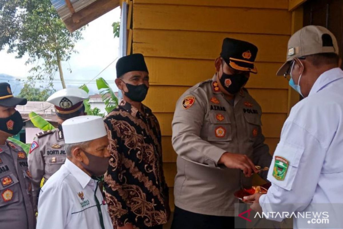 Baznas Kabupaten Solok serahkan bantuan bedah rumah senilai Rp30 juta