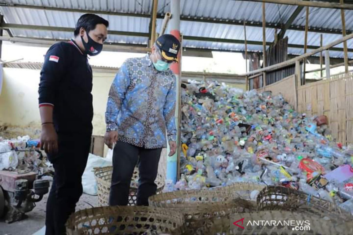 Bupati mendorong pengelolaan sampah "zero waste" diterapkan di tiap desa