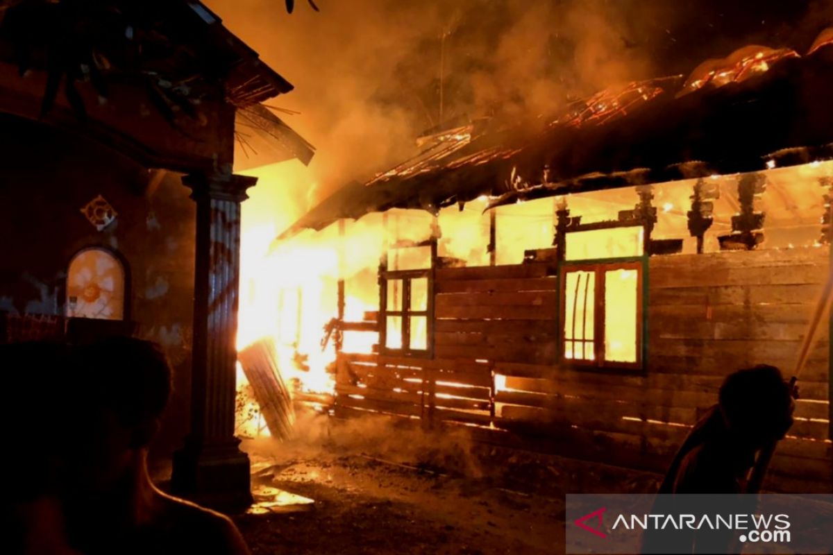 Satu unit rumah di Tapin ludes terbakar