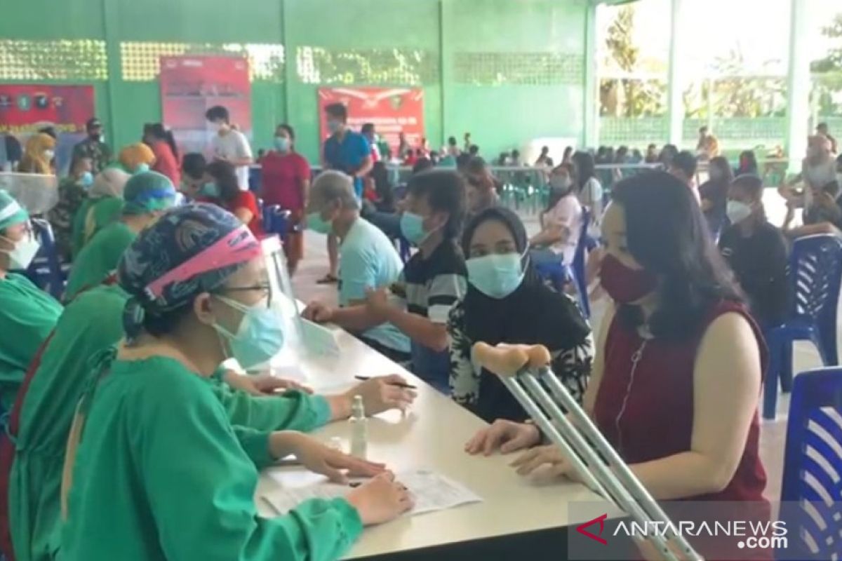 Ribuan warga Ketapang antusias ikuti vaksinasi COVID-19