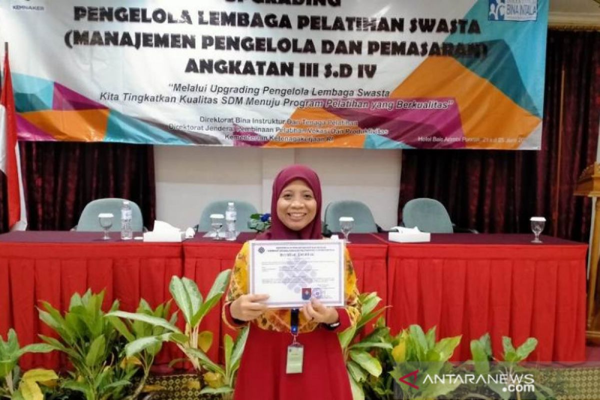 LPK Bee World Banjarbaru ikuti upgrading pengelola pelatihan swasta