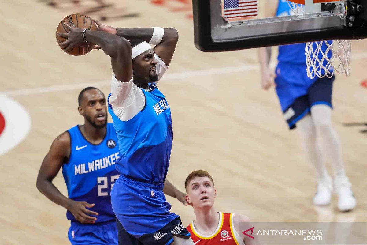 Basket NBA - Khris Middleton bawa Bucks hentikan Hawks untuk rebut gim ketiga