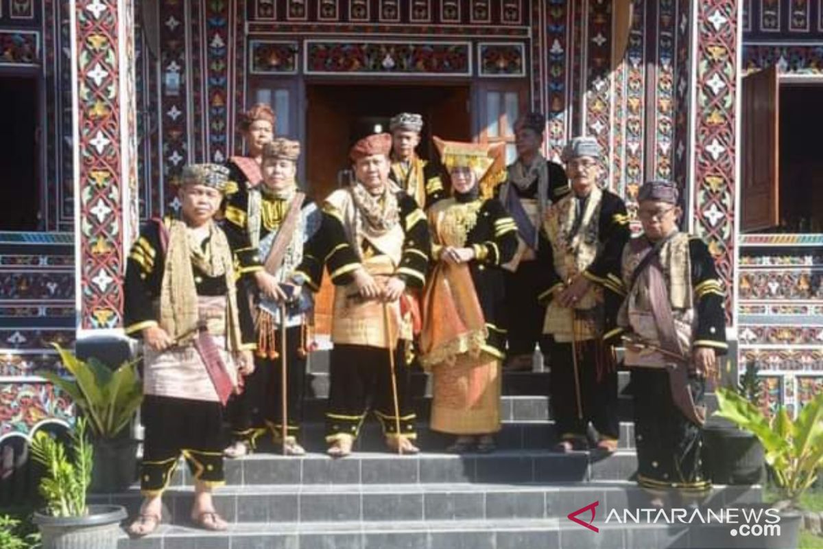 Ini alasannya, Kapolda Sumbar dianugerahi gelar sangsako Minangkabau Tuanku Rajo Sinaro Basa