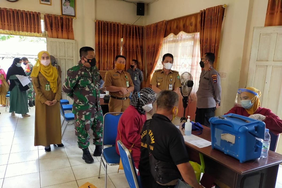 Ribuan masyarakat Balangan ikuti vaksinasi massal COVID-19