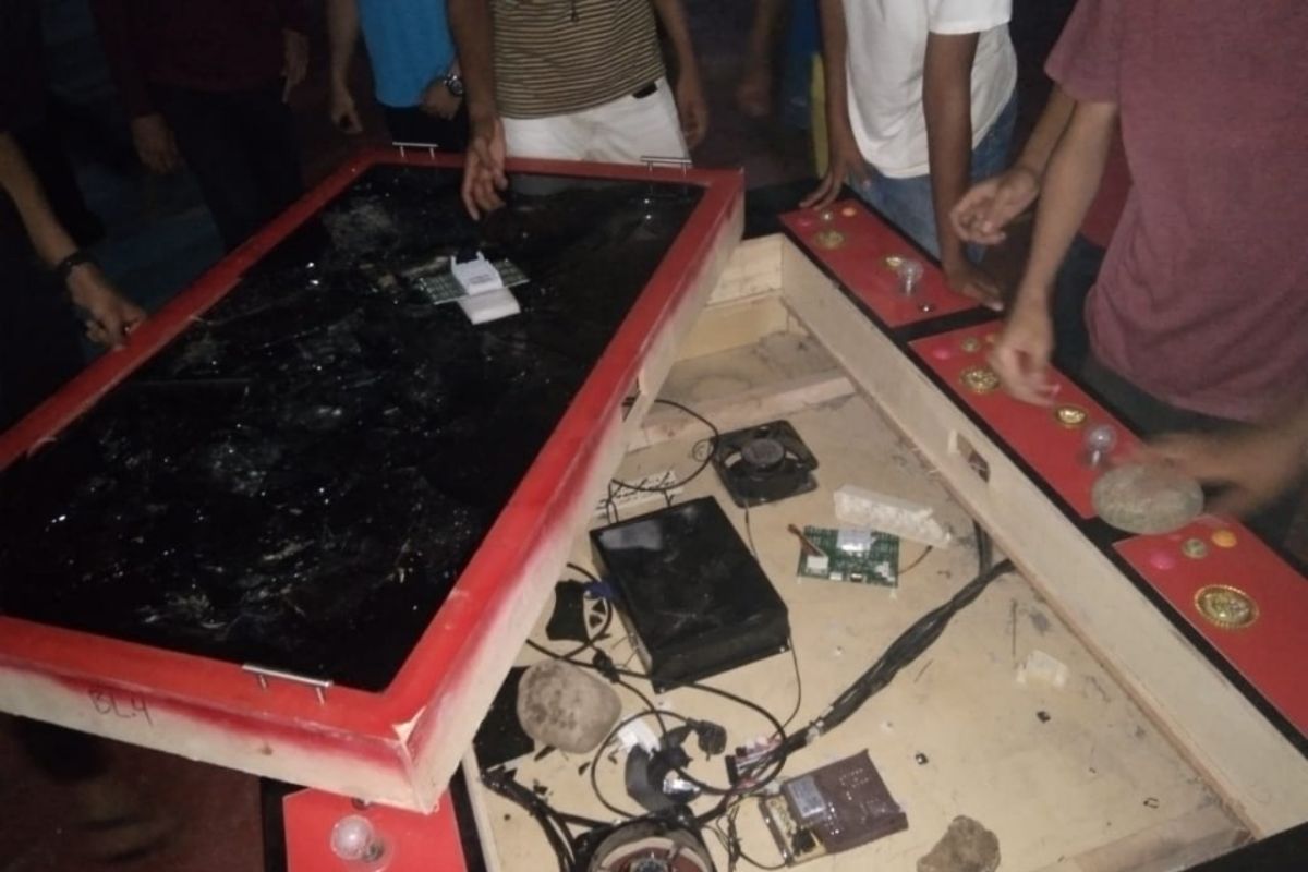 Puluhan warga Tanjung Pura datangi lokasi perjudian tembak ikan, satu dihancurkan