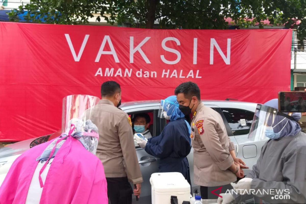 Polres Jaksel adakan layanan vaksinasi bagi pengendara tanpa turun