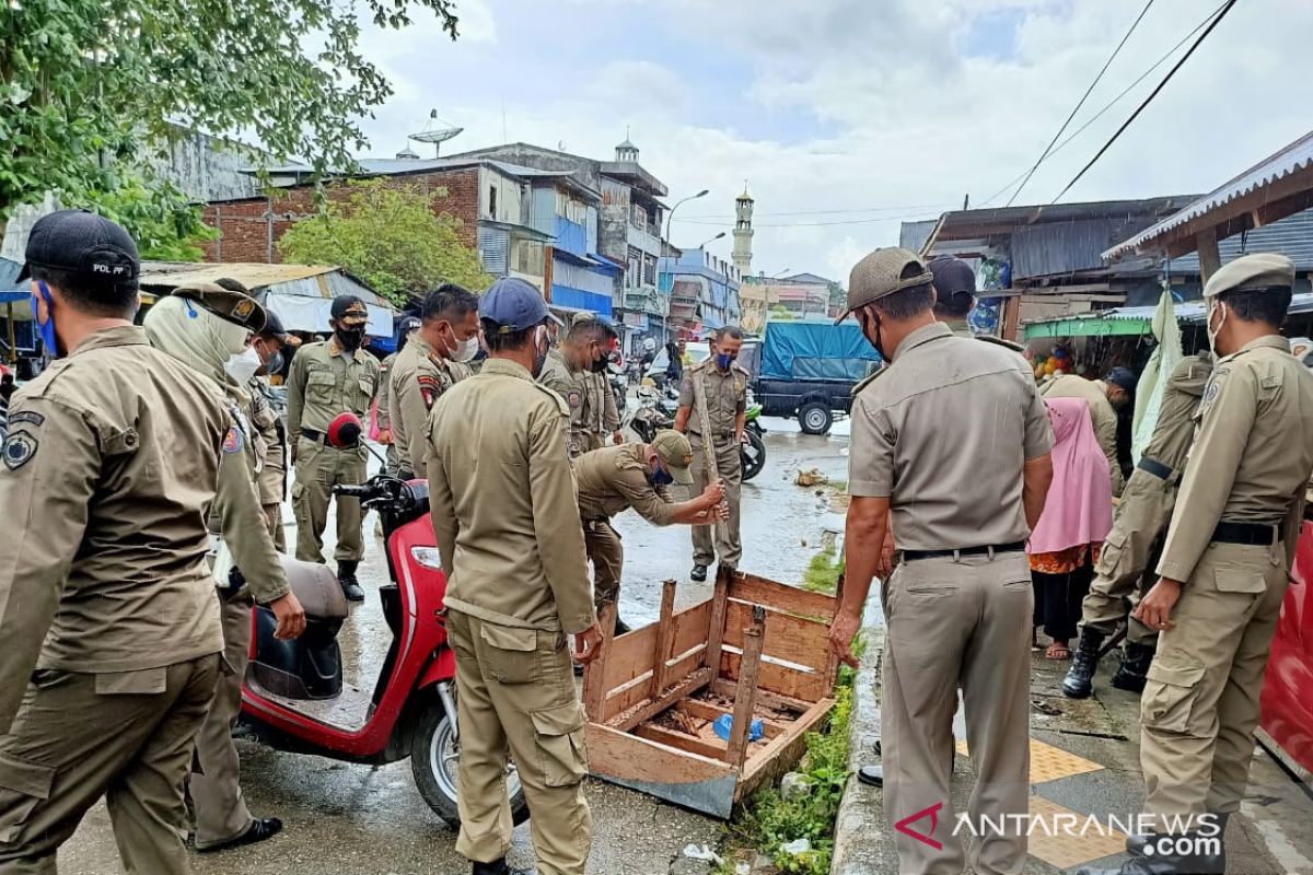 Pemkot Baubau tertibkan 47 unit kios di bilangan Pasar Laelangi