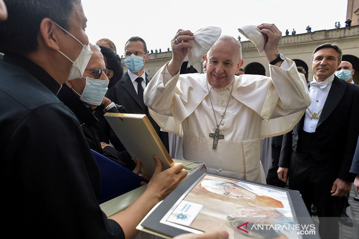 Paus Fransiskus muncul kembali di depan publik