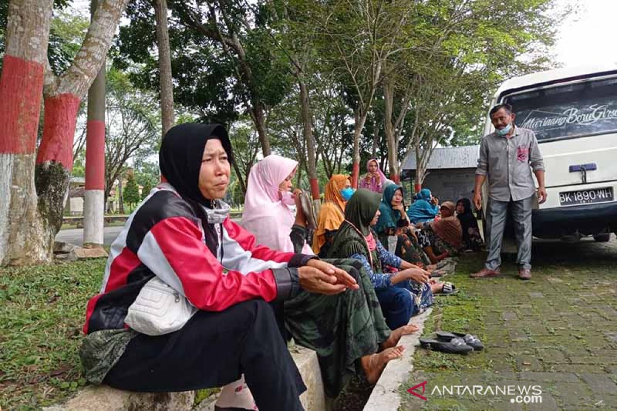 Dipecat, buruh perusahaan sawit datangi DPRK Aceh Tamiang