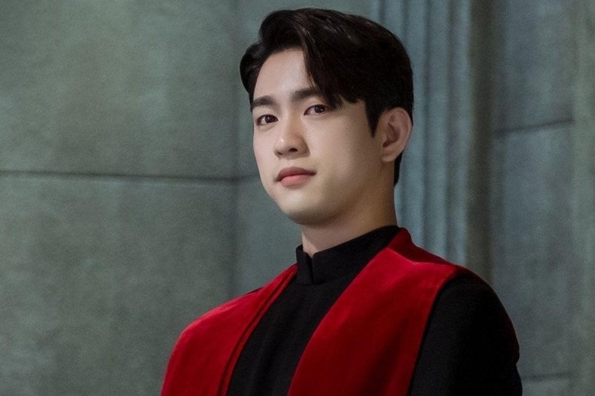 Cerita pengalaman Jinyoung GOT7 adu peran dengan Ji Sung di "The Devil Judge"