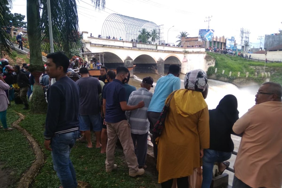 Awalnya disangka boneka, ternyata ini ditemukan anak-anak di sungai Batang Agam Kota Payakumbuh