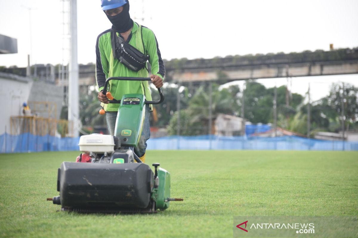 Pembibitan rumput Jakarta International Stadium di Tangerang