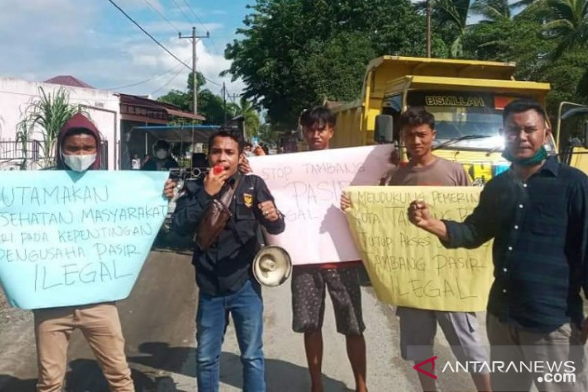 Protes galian C ilegal di Tanjungbalai, pemuda Sei Dua unjukrasa