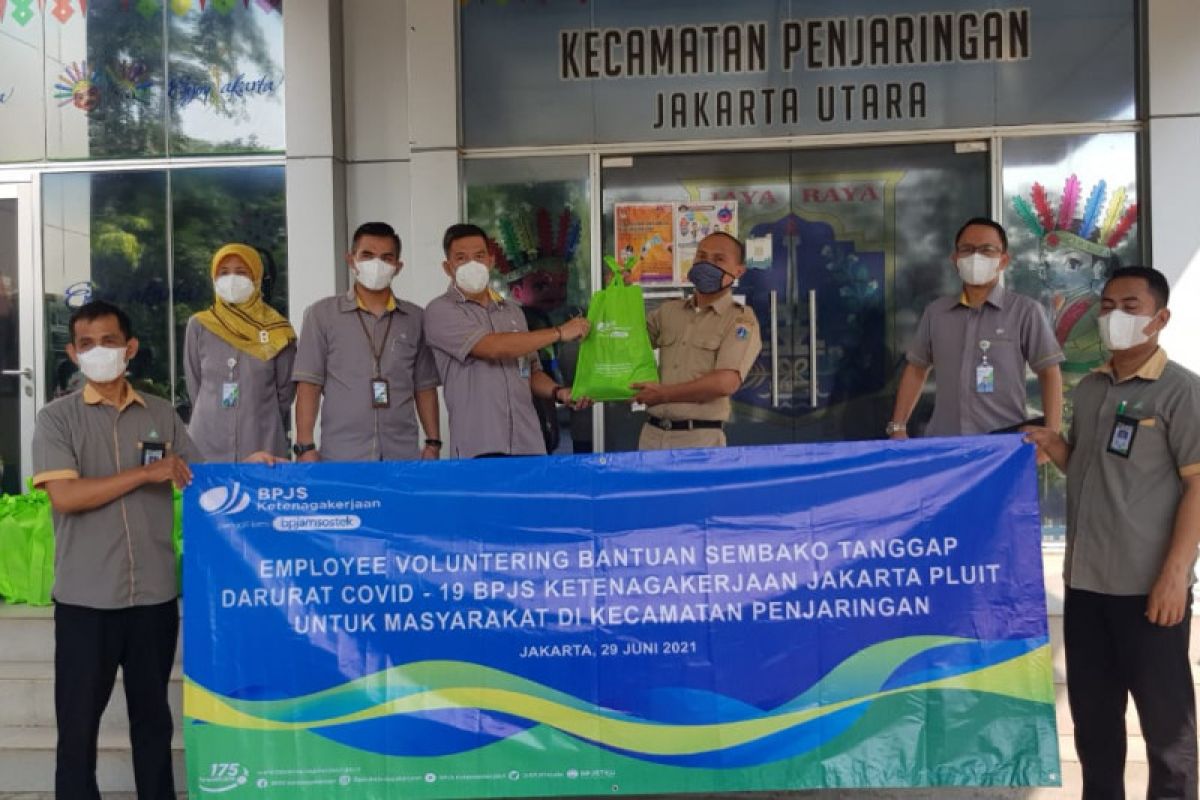 BPJAMSOSTEK kembali bagikan sembako, perkuat warga hadapi COVID-19