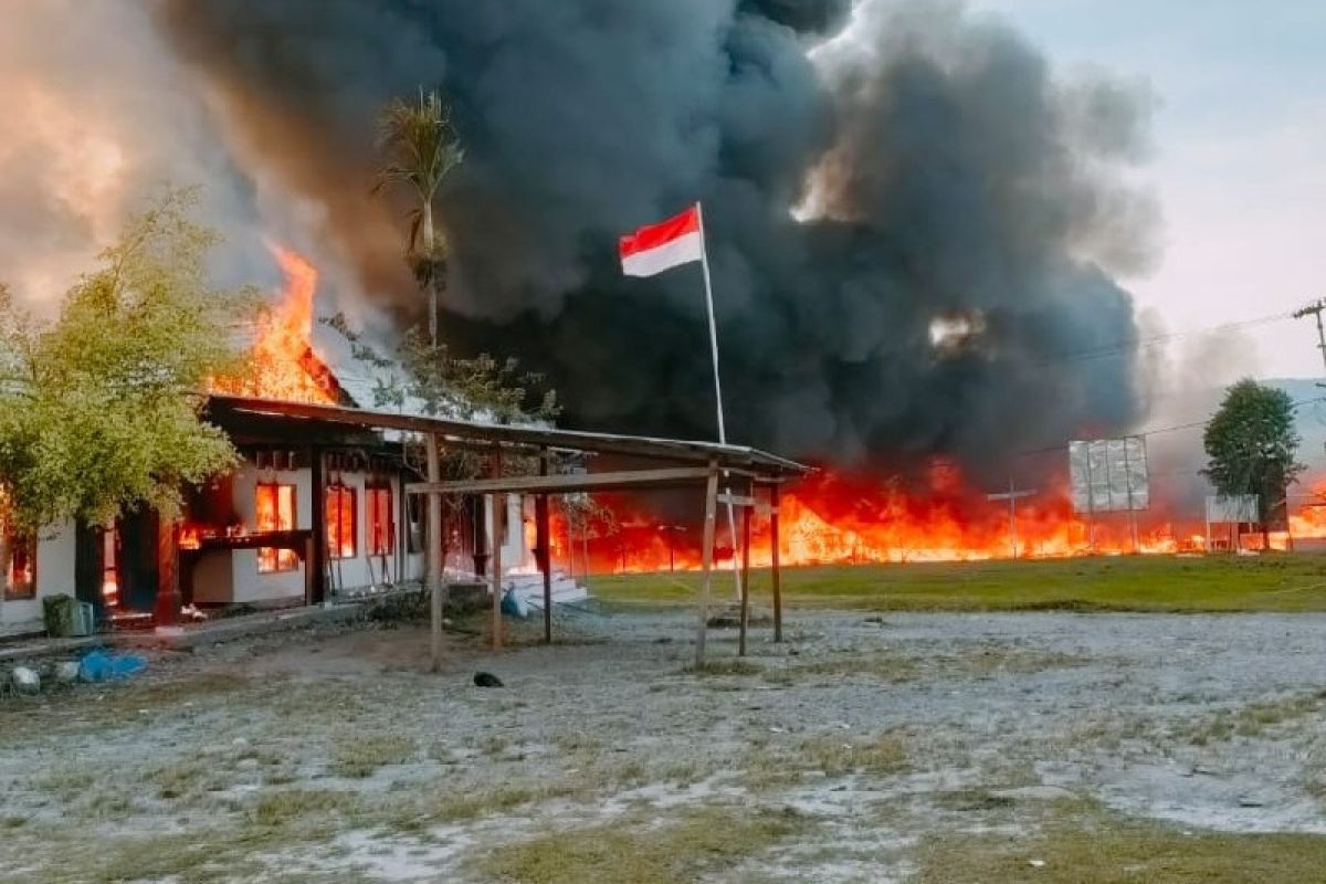 Massa  bakar fasilitas pemerintah di Yalimo