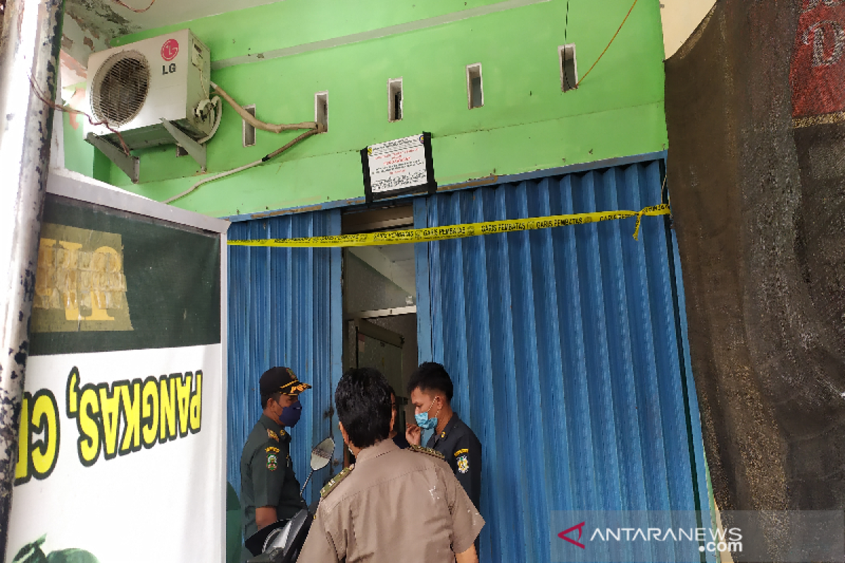 Diduga karena homoseksual, Petugas segel dua salon di Banda Aceh,