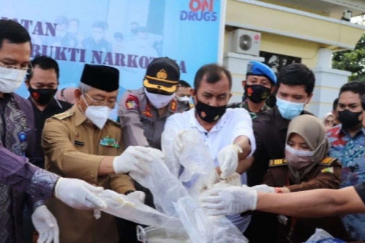 5,8 kilogram narkoba dimusnahkan di Polman