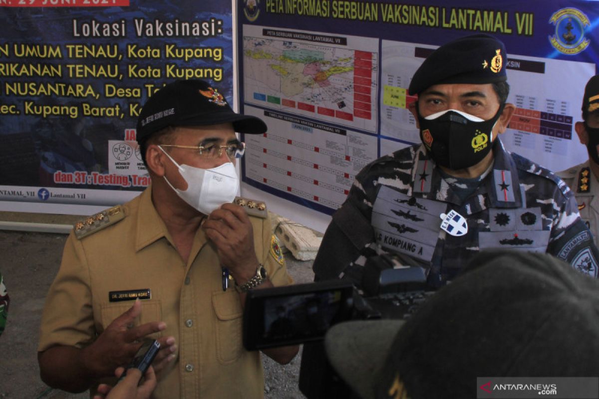 Lantamal VII Kupang kerahkan KRI gelar vaksinasi di daerah pesisir