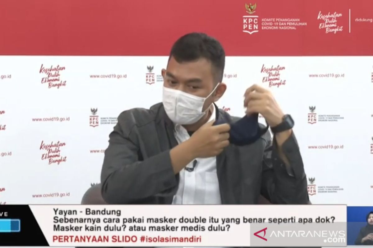 Menggunakan masker dengan benar cegah penularan COVID-19