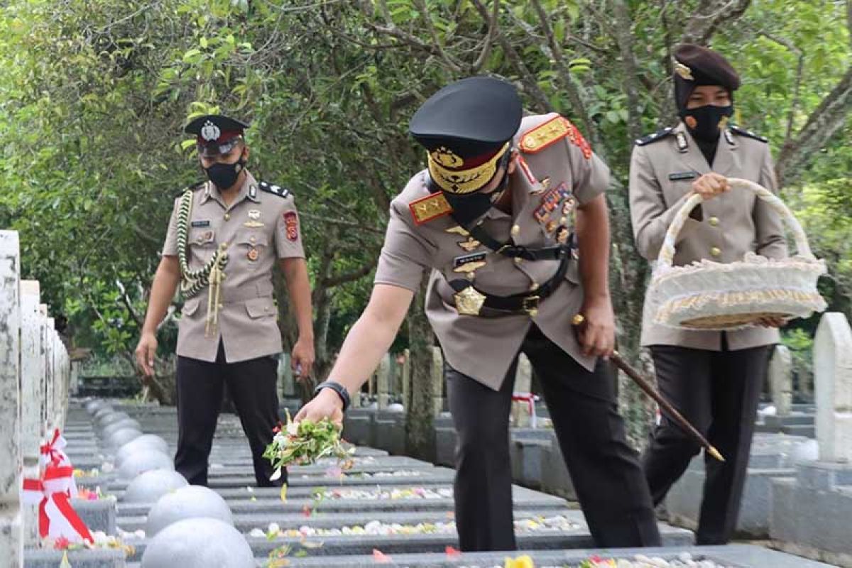 Jelang Hari Bhayangkara, Kapolda Aceh ziarahi taman makam pahlawan