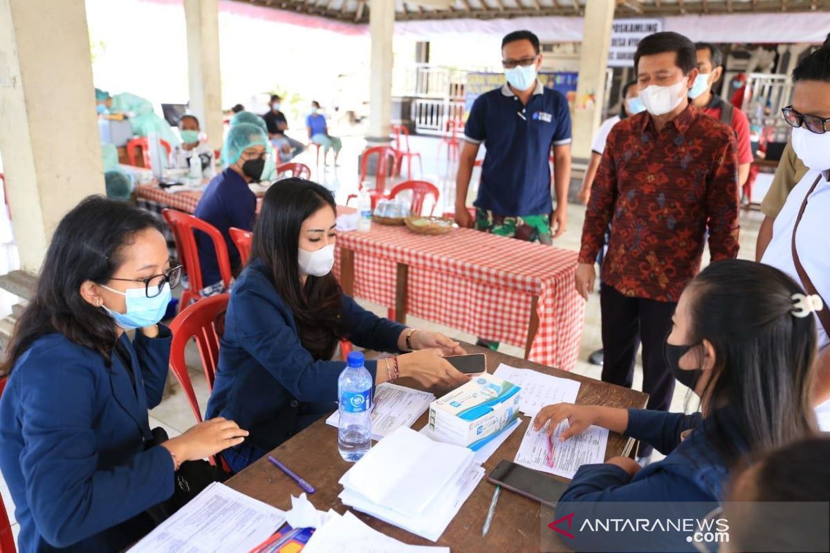 Bupati Klungkung pantau vaksinasi COVID-19 yang stagnan