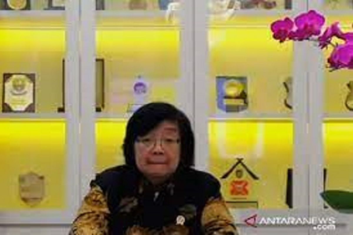 Menteri Siti Nurbaya ajak anak-anak tanam 25 pohon