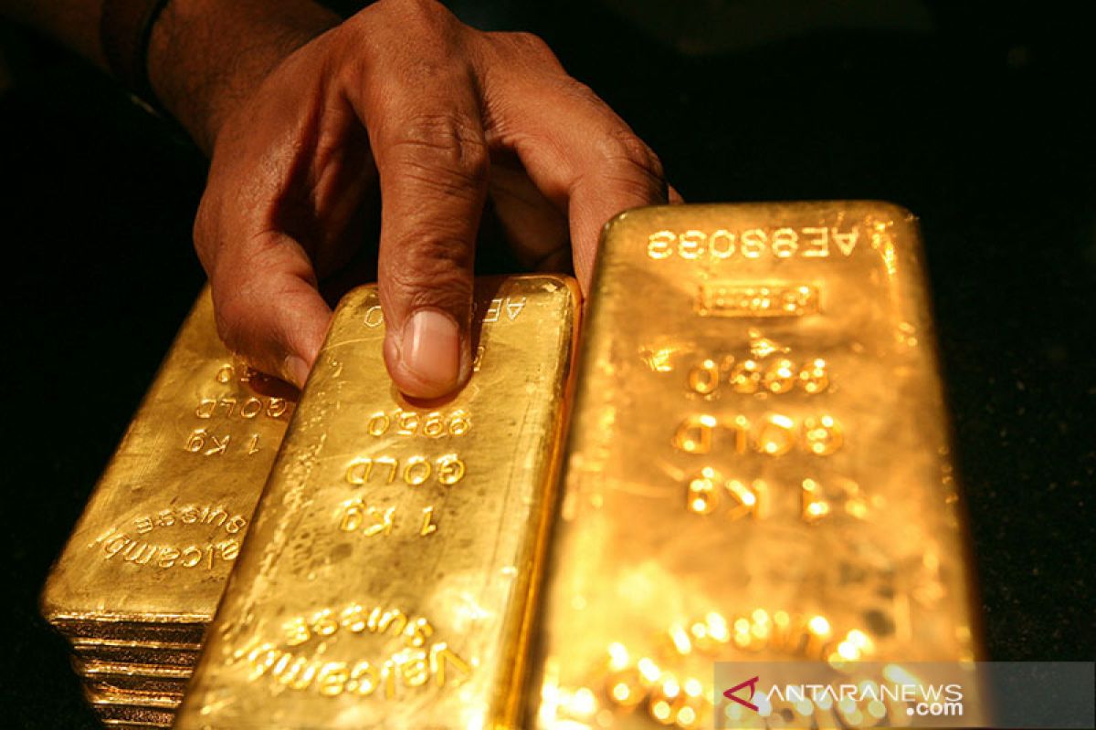 Emas jatuh karena dolar AS yang lebih kuat
