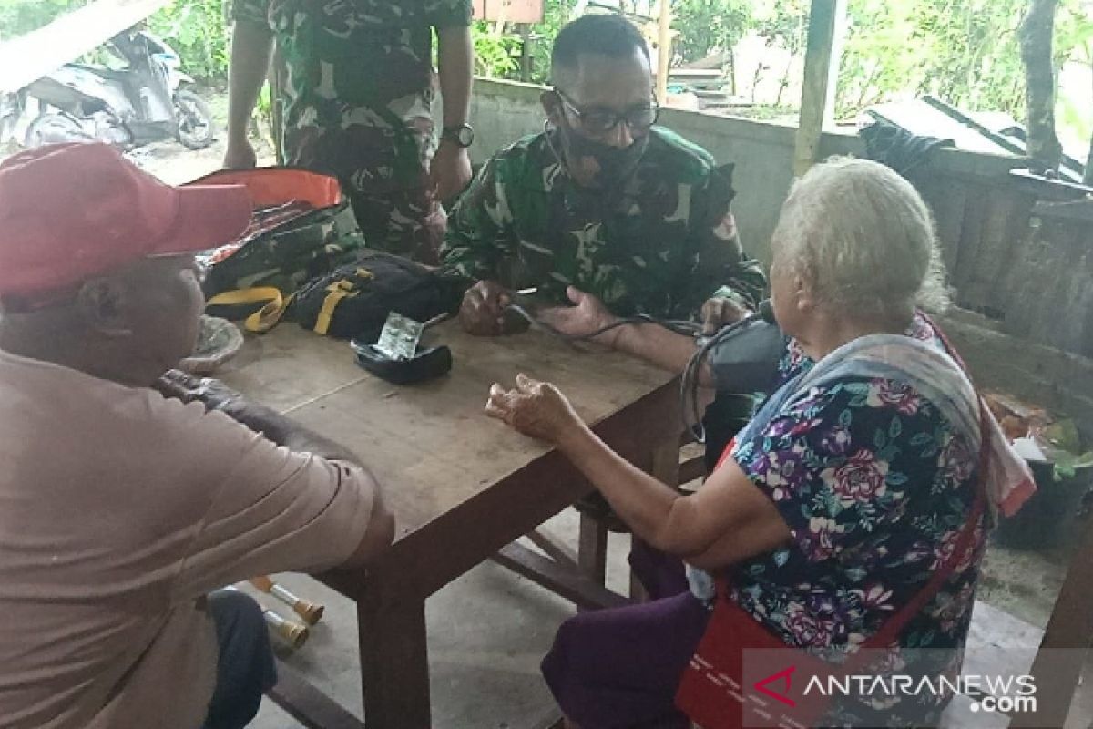 Satgas TMMD Biak berikan layanan kesehatan gratis warga Swandiwe