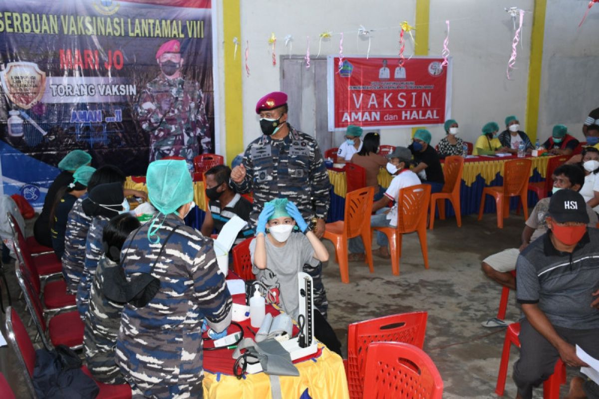 Lantamal VIII habiskan 600 dosis vaksin di empat desa pesisir Minahasa Utara