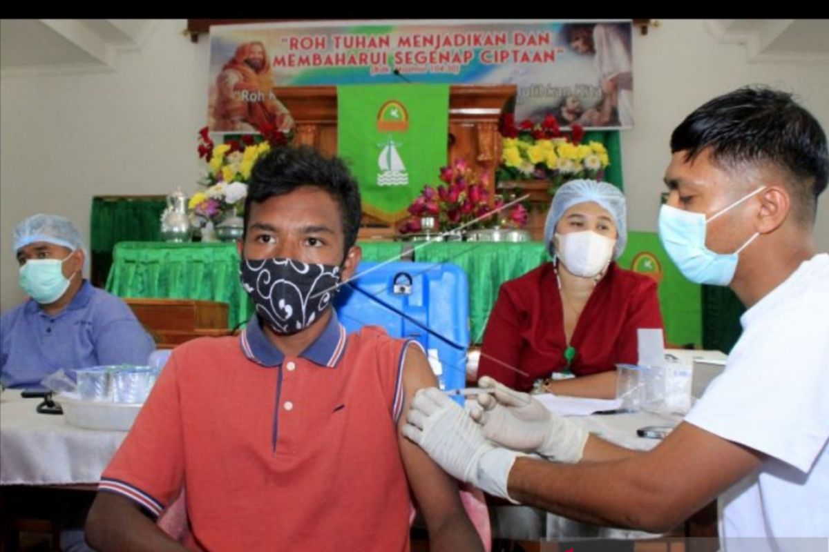 Polres Kupang Kota gandeng gereja laksanakan vaksinasi COVID-19