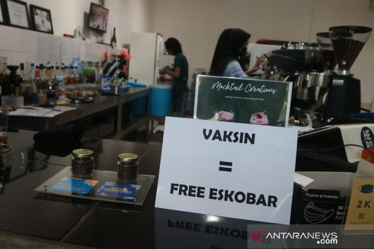 Dukung pemerintah, kafe di Barabai gratiskan minum kopi dengan menunjukkan kartu vaksin