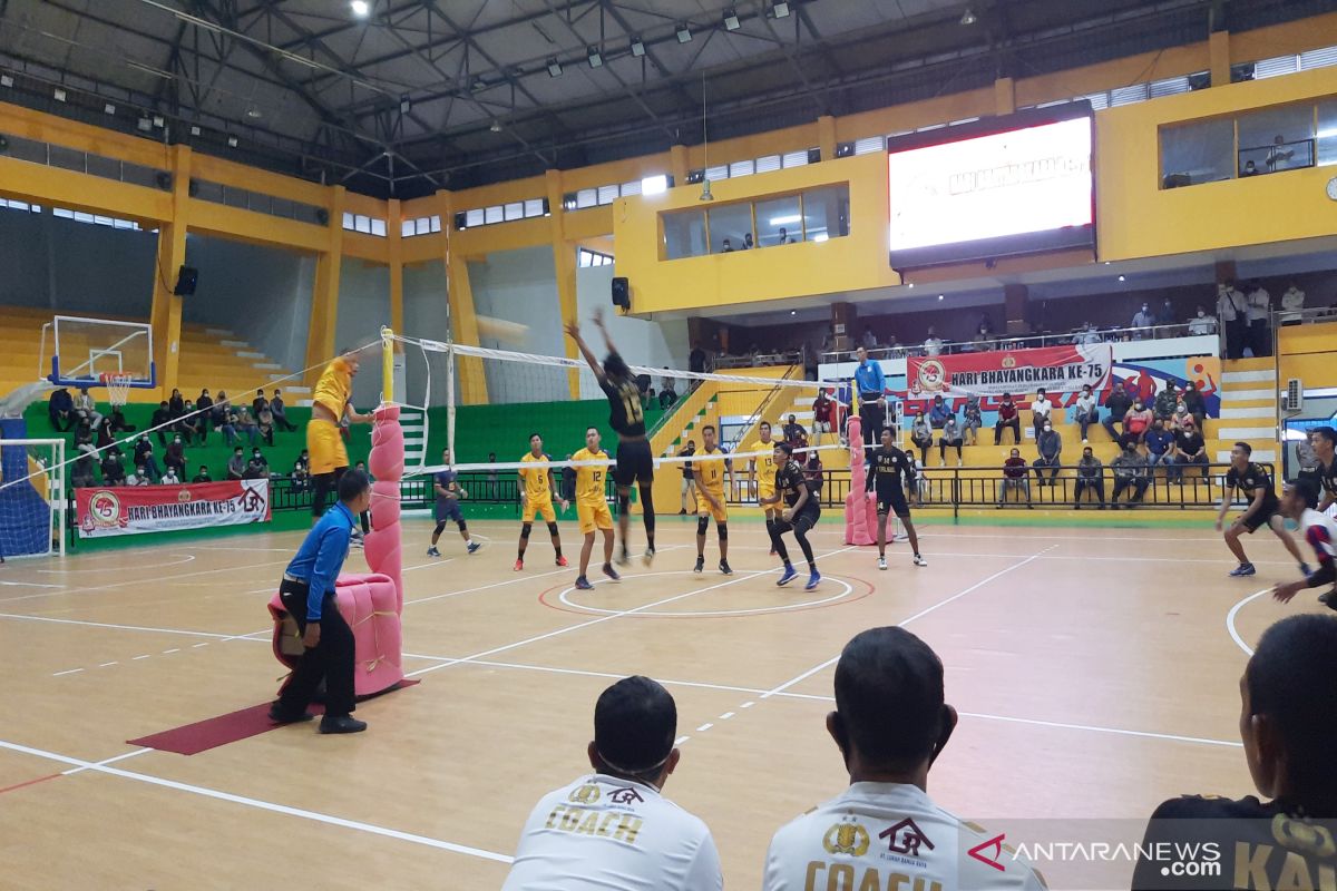 Pilar timnas latihan tanding dengan tim Pra-PON Voli Kalsel