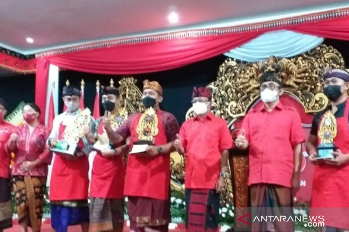 PDI Perjuangan Bali serahkan hadiah pemenang lomba Bulan Bung Karno