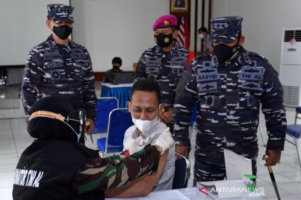 TNI AL bantu program vaksinasi di Jakarta Utara dan Kepulauan Seribu
