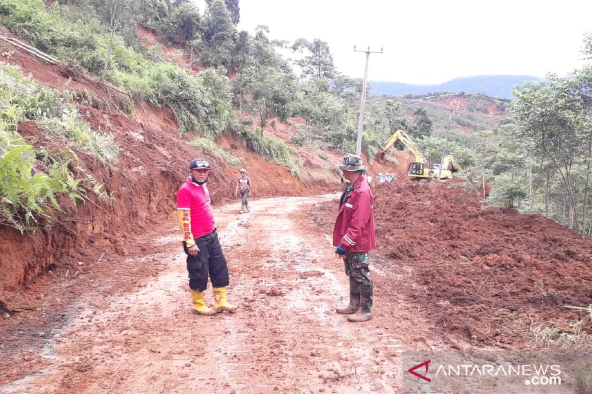 Pemkab Bogor anggarkan Rp53 miliar perbaiki jalan di Cigudeg dan Sukajaya