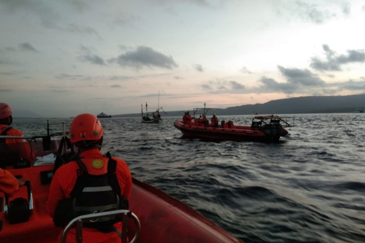 Tim SAR temukan 20 baju pelampung KMP Yunicee, 11 penumpang belum ditemukan
