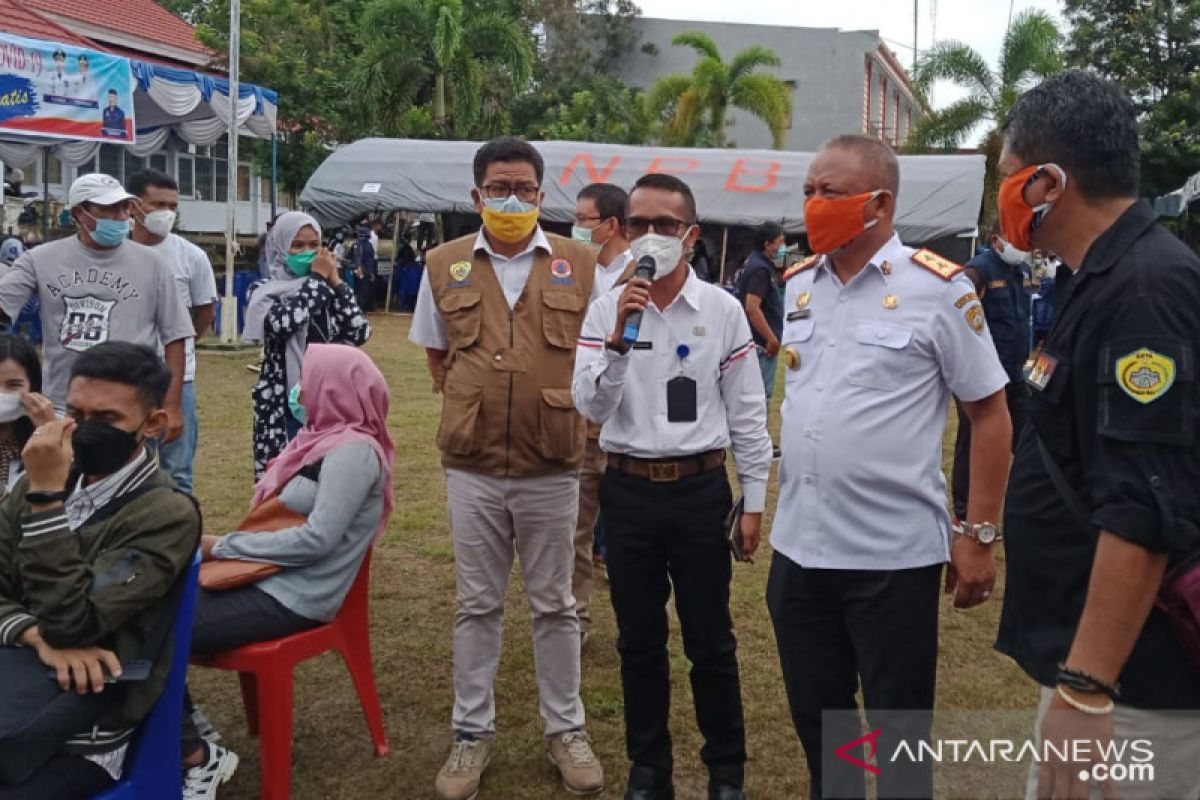 Warga antusias mengikuti vaksinasi massal di Satgas COVID Baubau