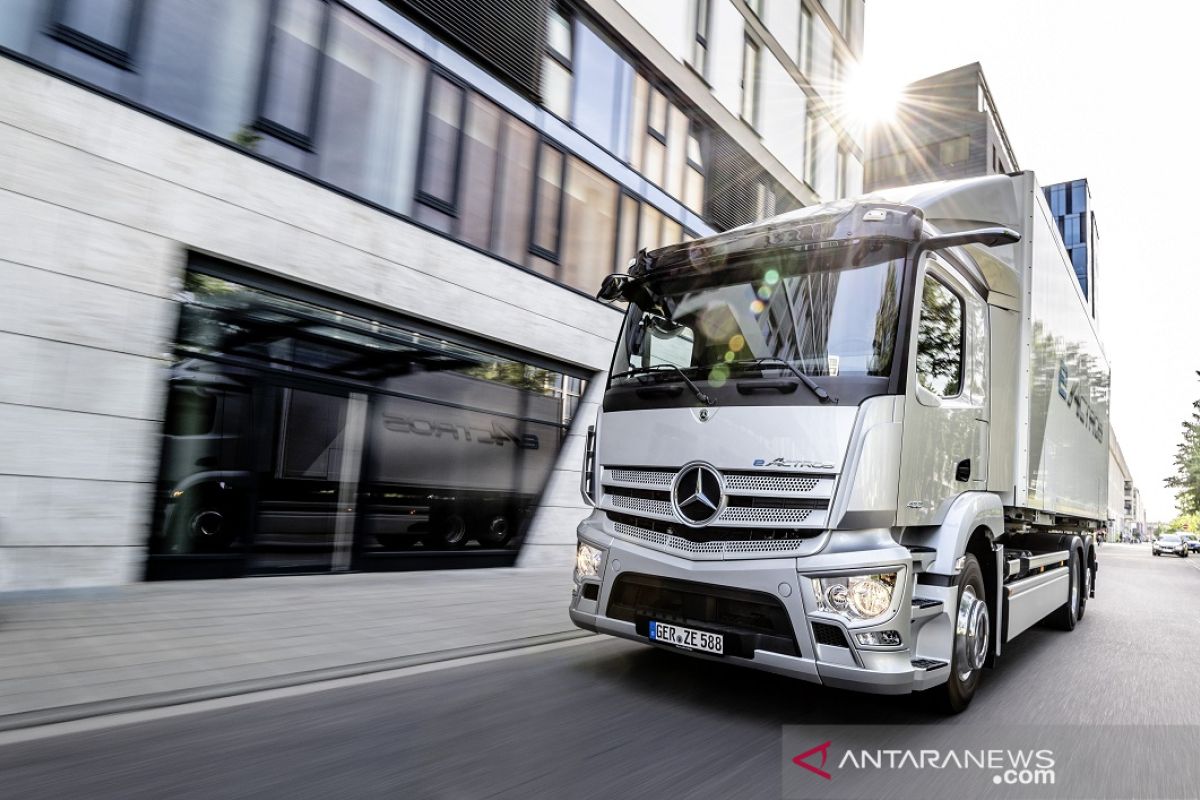 Truk listrik Mercedes-Benz eActros resmi diluncurkan, begini tampilannya