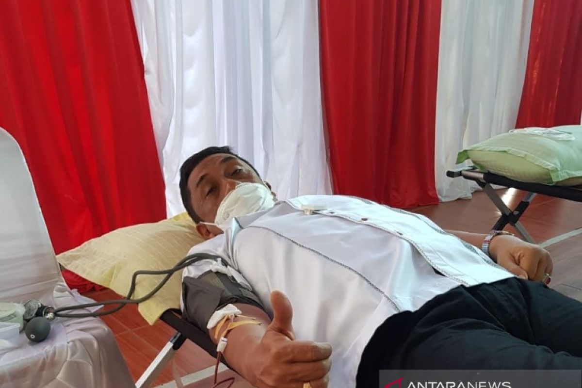Sambut HUT ke 75 Bhayangkara, Sekda Tapsel ikut donor darah