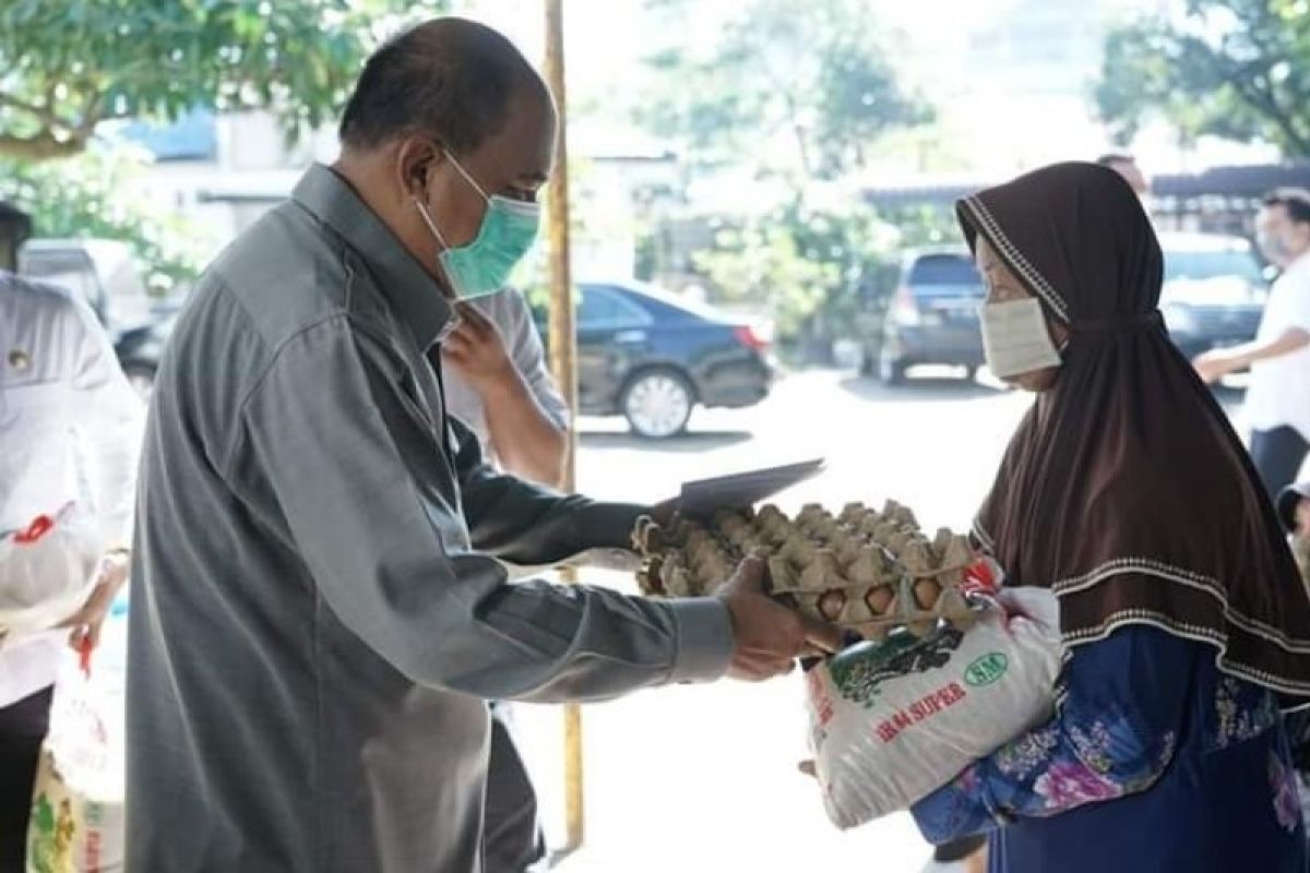 HUT  ke-104, Pemkot Tebing Tinggi berikan sembako untuk kaum dhuafa dan fakir miskin