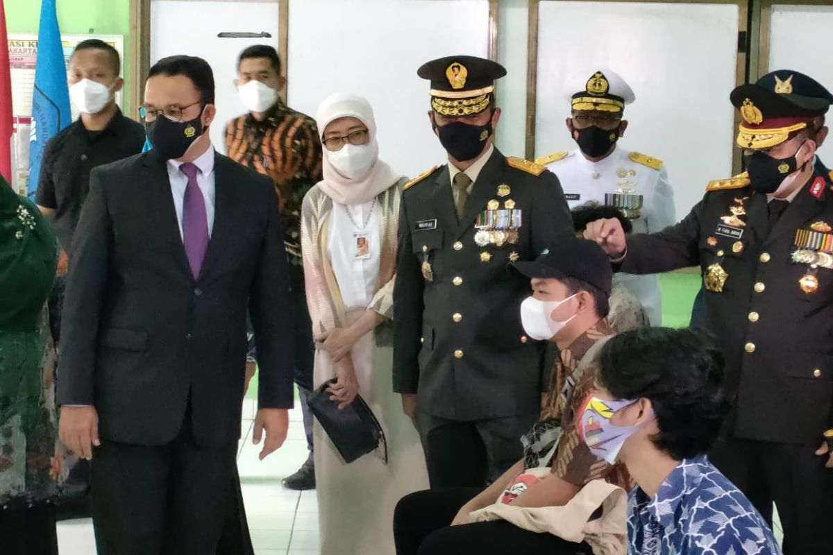 Kasus masih tinggi, Anies minta orang tua motivasi anak ikut vaksinasi