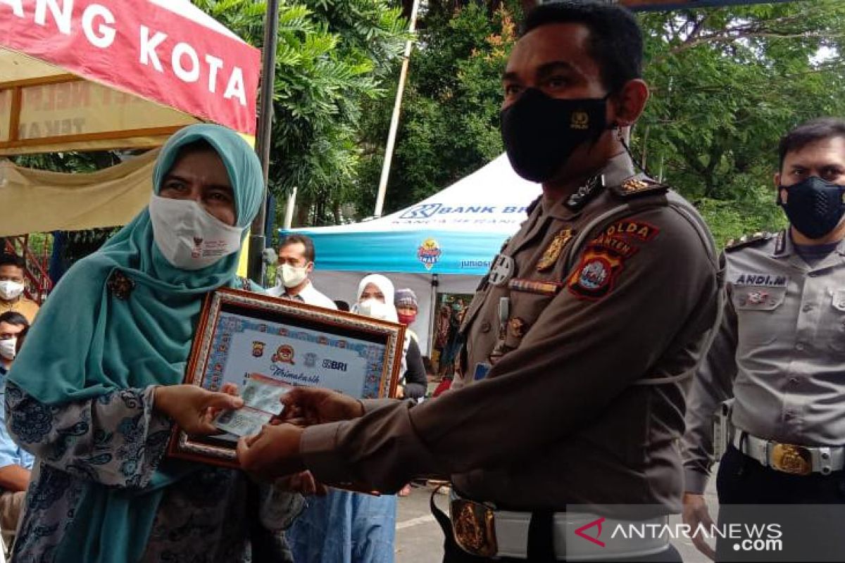 Polda Banten gratiskan pembuatan SIM bagi 100 warga lahir 1 Juli
