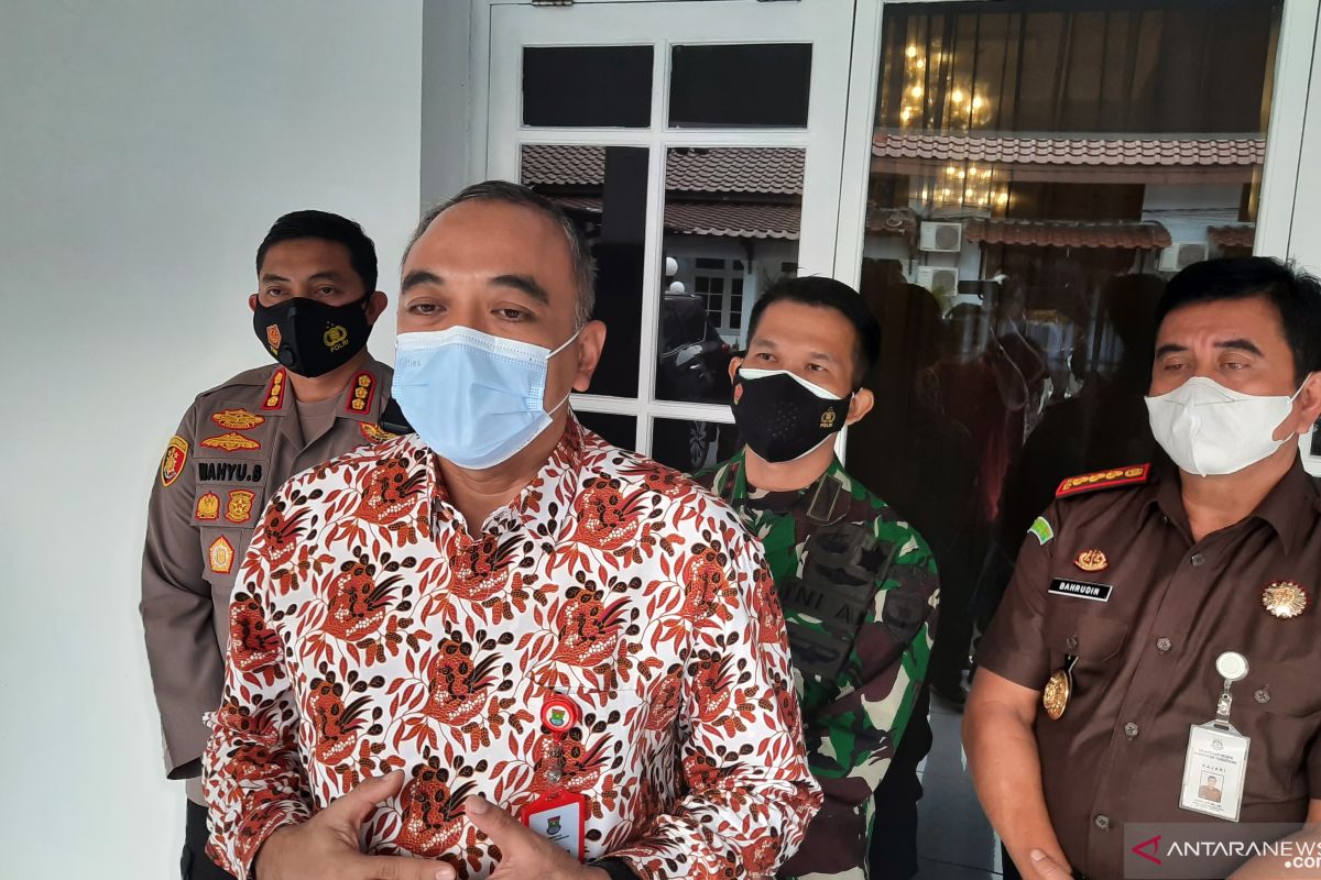 Bupati Tangerang Ahmed Zaki Iskandar tunda pilkades di 77 desa