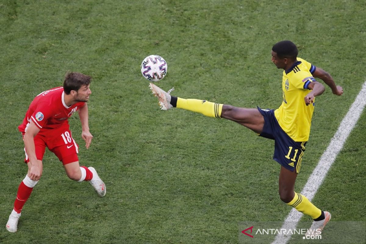 Alexander Isak dihadiahi kontrak baru setelah gemilang di Euro