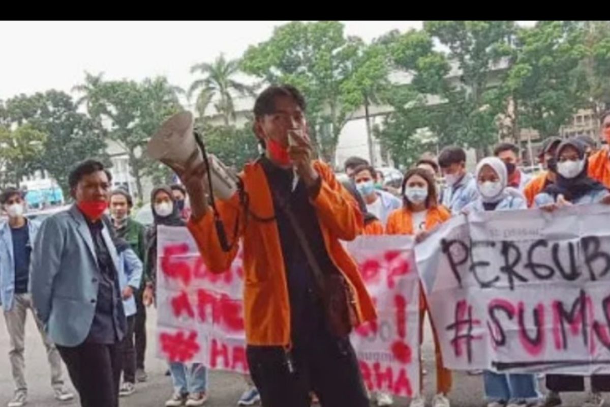 Mahasiswa protes kebijakan ganjil genap Gubernur Sumsel