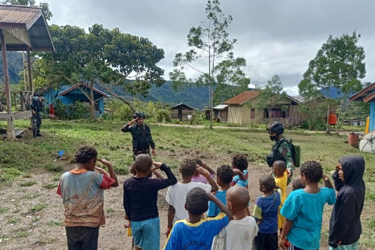 TNI latih baris berbaris anak Papua di perbatasan